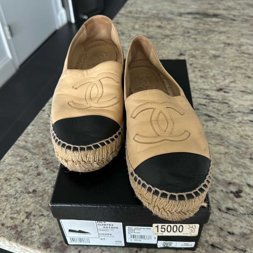 Beige Black Chanel shoes - Picture 1 of 9